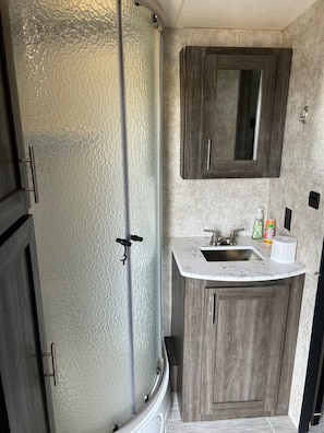 Bathroom - The Timberline Glamper (Stettler)