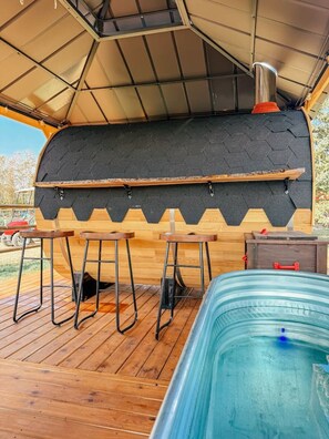 Terrace/patio - Winter-Ready Heated Glamping Tent | HydroSpa (Stettler)