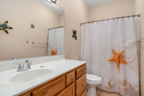 Shower, towels - Ohana: Semi-Oceanfront Condo, Community Pool, Easy Beach Access (Kill Devil Hills)