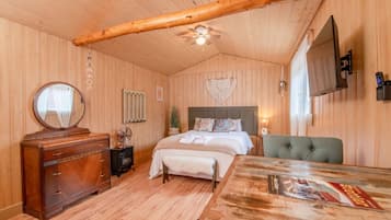 Escritorio, wifi y ropa de cama