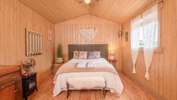 Escritorio, wifi y ropa de cama