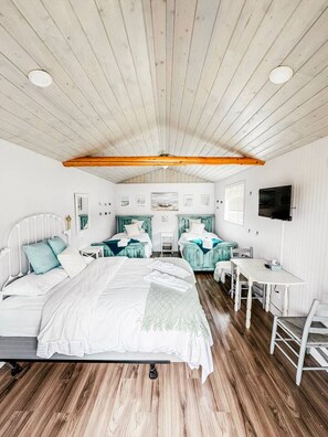 Desk, WiFi, bed sheets