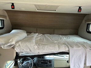 Desk, WiFi - The Cozy Coach Glamper (Stettler)