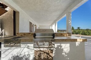 Terrace/patio - Marvelous 3-bedroom house with AC in sunny Oceanside (Oceanside)