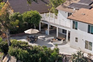 Outdoor dining - Marvelous 3-bedroom house with AC in sunny Oceanside (Oceanside)
