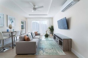 Smart TV - Romantic Island Retreat | Resort Pool & Sunset Rooftop (Battaleys)