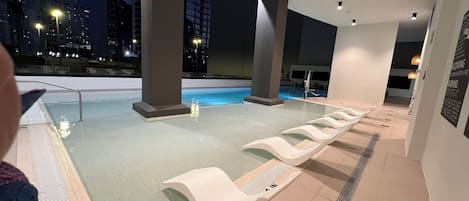 Piscina all'aperto, una piscina riscaldata