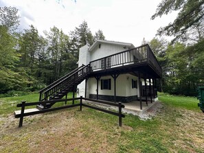 Exterior - The Outpost | Two-level ski house for 12 near Killington & Pico (Killington)