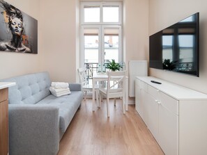 TV - Łódź Downtown Studio 7B with Mezzanine (Łódź)