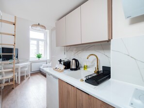 Fridge, stovetop, coffee/tea maker, toaster - Łódź Downtown Studio 7D with Mezzanine (Łódź)