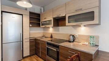 Réfrigérateur, four, plaque de cuisson, lave-vaisselle