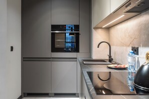 Réfrigérateur, four, plaque de cuisson, lave-vaisselle