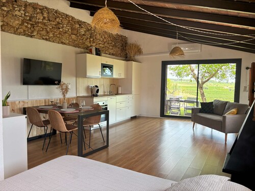 Rural Cabernet. Romantic loft overlooking the vineyards.
