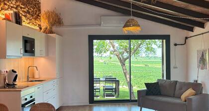 Rural Cabernet. Romantic loft overlooking the vineyards.