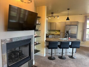 Private kitchen - Cozy Mountain Condo : Close to Woodward, Shops and Dining (Park City)