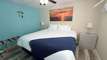 Appartement, 1 kingsize bed, kitchenette, uitzicht op zee | Een strijkplank/strijkijzer, gratis wifi