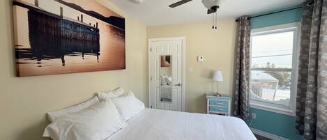 Apartamento, 3 habitaciones, cocina, vistas al mar | Tabla de planchar con plancha y wifi gratis