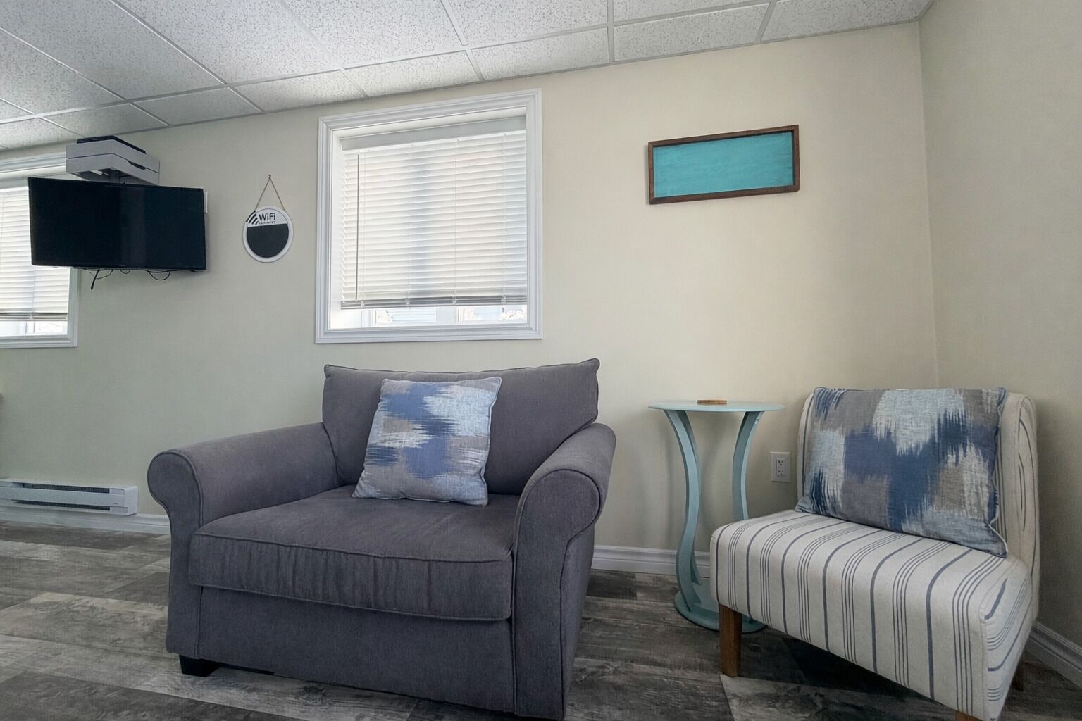 Apartment, 1 King Bed, Kitchenette, Ocean View | Living area