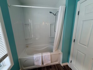 Apartment, 3 Bedrooms, Kitchen, Ocean View | Bathroom - Drift Ashore House (Rocky Harbour)