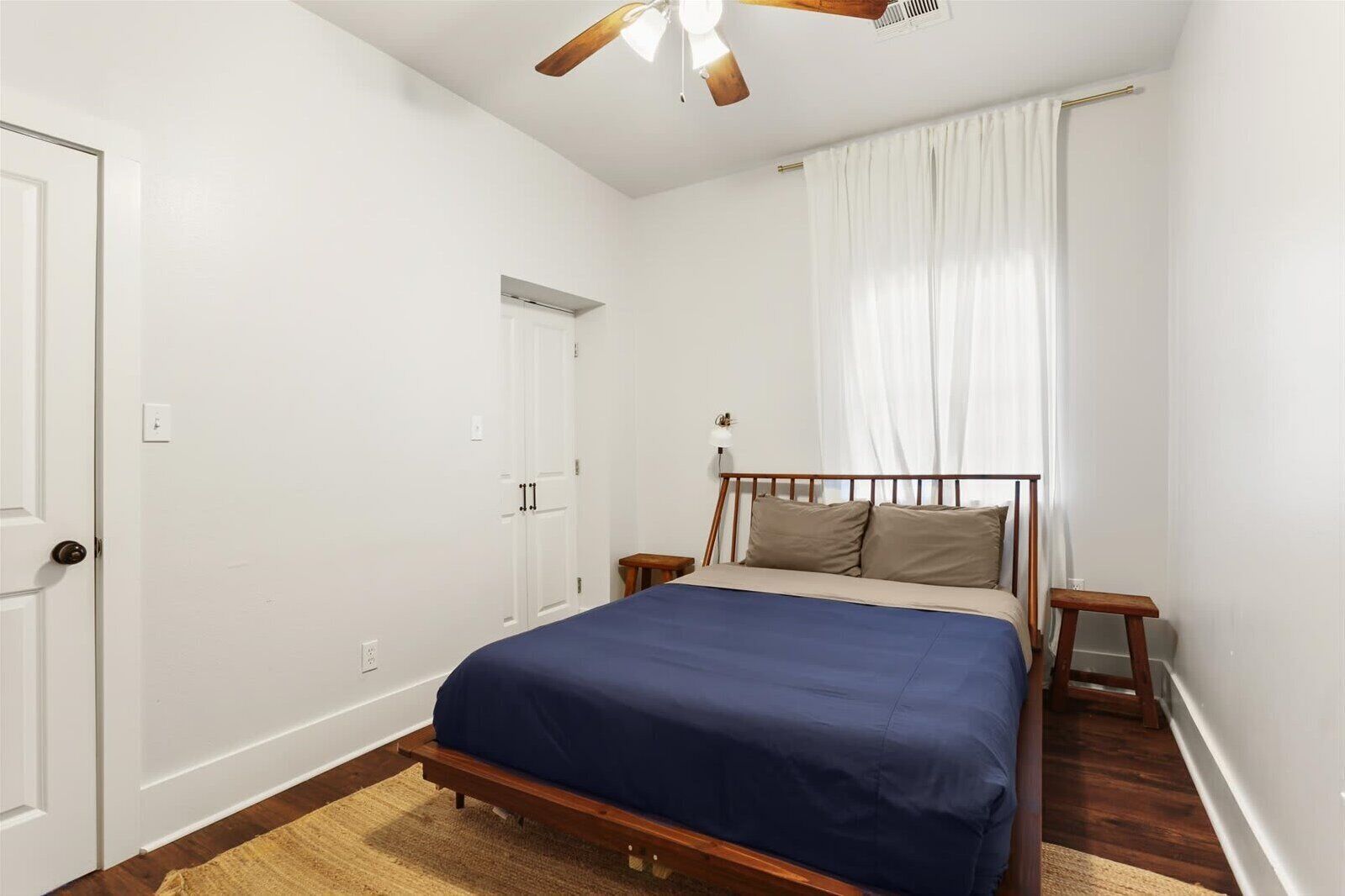 2 bedrooms, desk, iron/ironing board, travel crib