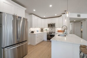 Fridge, microwave, oven, stovetop - Private Pool - Yacht Rock Ranch by SeaBreeze Vacation (Holmes Beach)