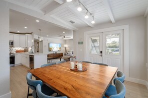 Dining - Private Pool - Yacht Rock Ranch by SeaBreeze Vacation (Holmes Beach)