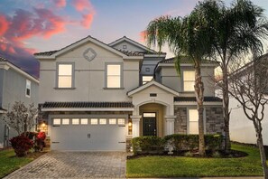 Exterior - Epic 8BR Escape: Themed Rooms, Home Cinema & Pool/Spa (Davenport)
