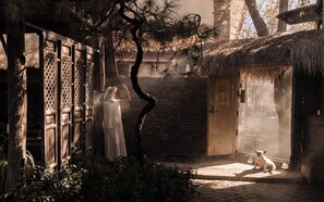 สนามรอบบริเวณ