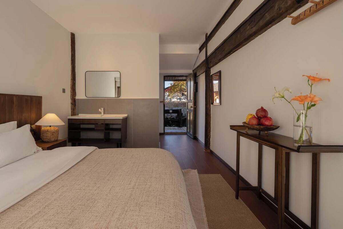 Rom – senior, terrasse | Minibar, blendingsgardiner, lydisolert og wi-fi (inkludert)