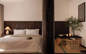 Quarto casal sênior, varanda | Frigobar, cortinas blackout, quartos à prova de som, Wi-Fi de cortesia