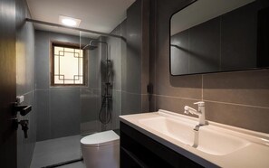Classic Double Room, Patio | Bathroom | Free toiletries, hair dryer, slippers, towels - Lijiang Lazy Tribe Snow Mountain View Inn (Lijiang)