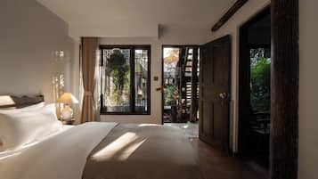 Family Studio Suite, Patio | Minibar, blackout drapes, soundproofing, free WiFi