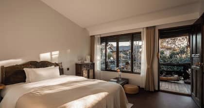 Lijiang Lazy Tribe Snow Mountain View Inn