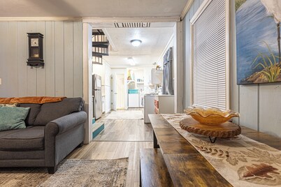 2 Nextdoor SingleFamily Homes CentrallyLocated/Hottub/HugeYard/Firepit/Sleeps 30