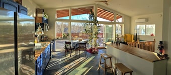 Airy 1-bedroom townhome in charming Aurora with AC
