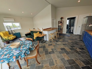 Interior - Airy 1-bedroom townhome in charming Aurora with AC (Aurora)