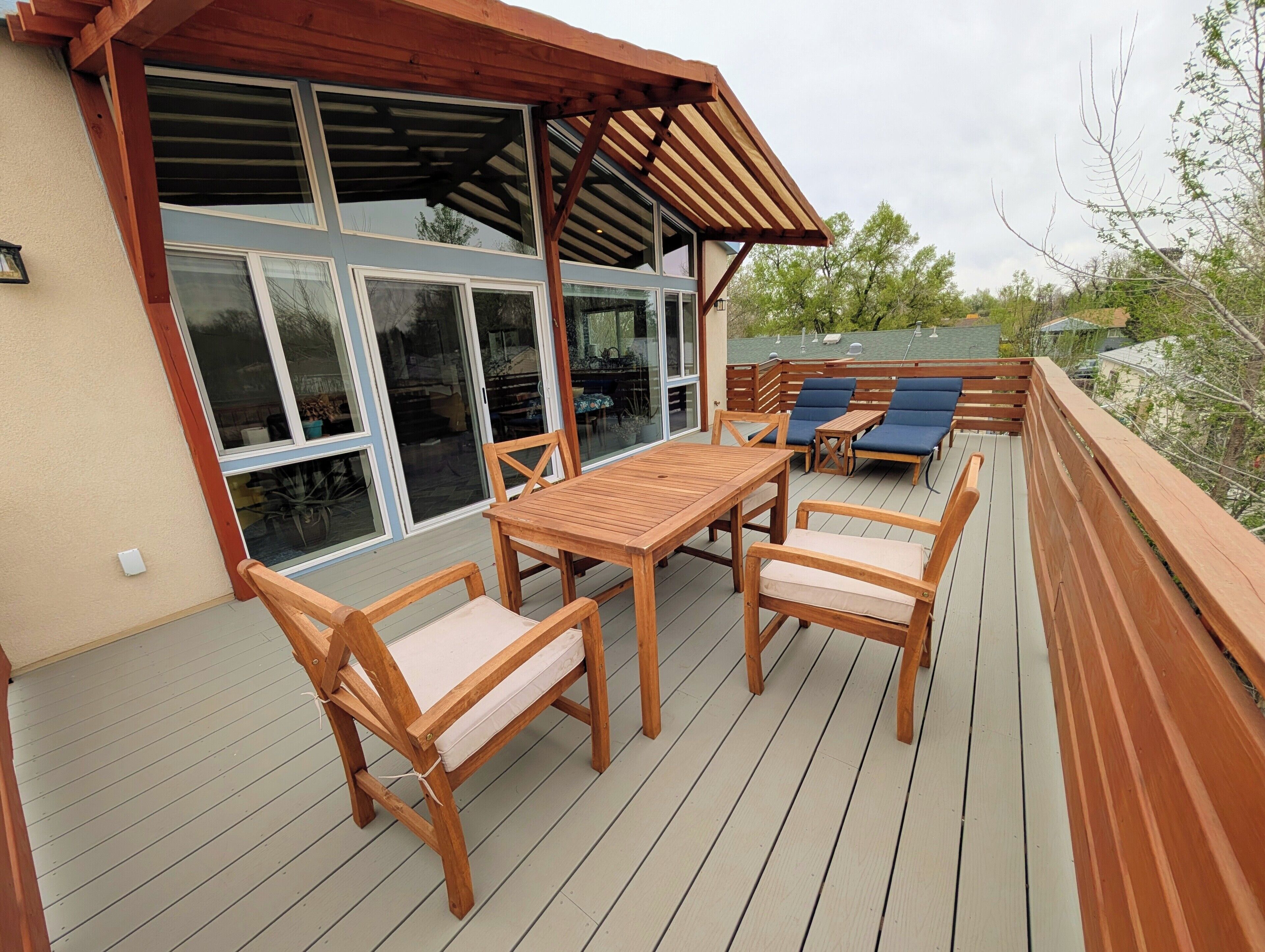 屋外ダイニングエリア