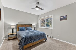 4 bedrooms, desk, iron/ironing board, free WiFi