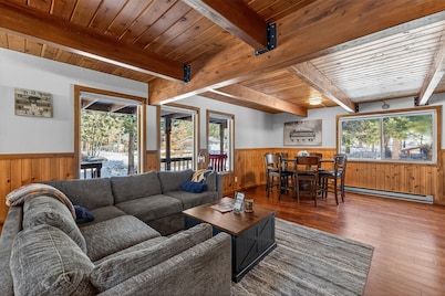 Mountains are Calling- Downtown oasis with game Room, hot tub, and trailer parking