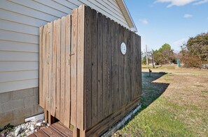 Property grounds - Surf & Turf | 3BR Island Getaway, Two Living Rooms, Near Veterans Park (Chincoteague Island)