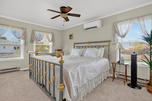 3 bedrooms, desk, iron/ironing board, free WiFi - Surf & Turf | 3BR Island Getaway, Two Living Rooms, Near Veterans Park (Chincoteague Island)