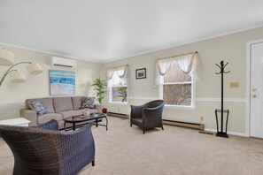Smart TV, books - Surf & Turf | 3BR Island Getaway, Two Living Rooms, Near Veterans Park (Chincoteague Island)