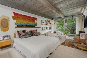 1 bedroom, WiFi - New Listing! Modern Hollywood Hills Sanctuary by Colby & Conrad! (Los Angeles)