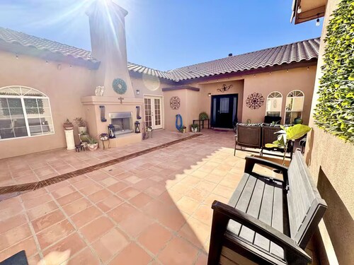 Private 1BR Guesthouse Retreat w/ Courtyard & Pool