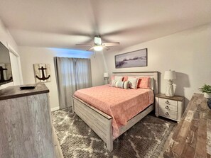 2 bedrooms, iron/ironing board, free WiFi, bed sheets - Bright and modern waterfront condo in a quiet, gated community just minutes from Gulf Shores beaches (Orange Beach)