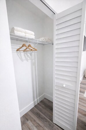 Comfort Studio, Kitchenette | Interior - Andes by Okena  (Miami)