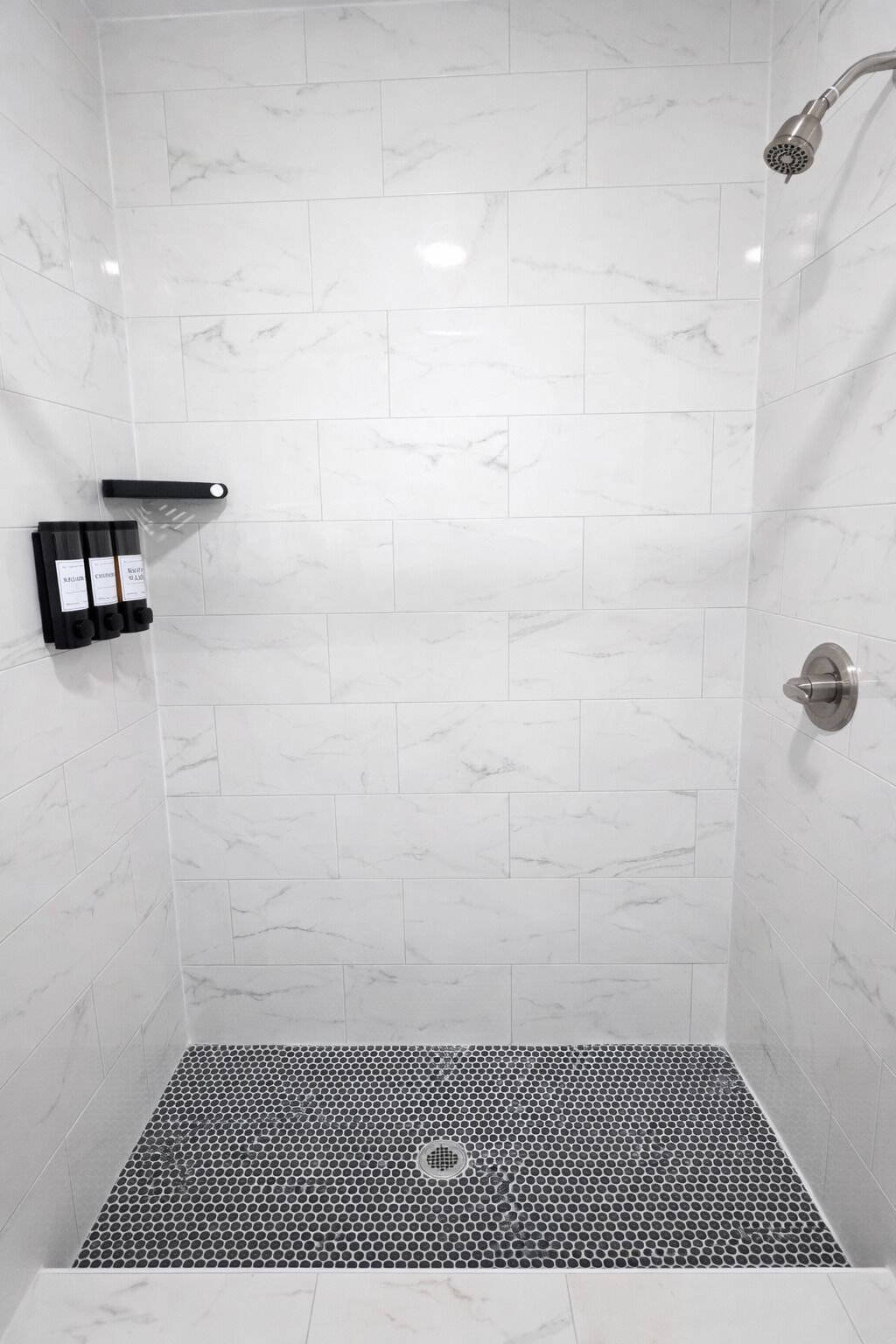 Comfort-studiolejlighed - tekøkken | Badeværelse | Bruser, håndklæder, Sæbe, Shampoo