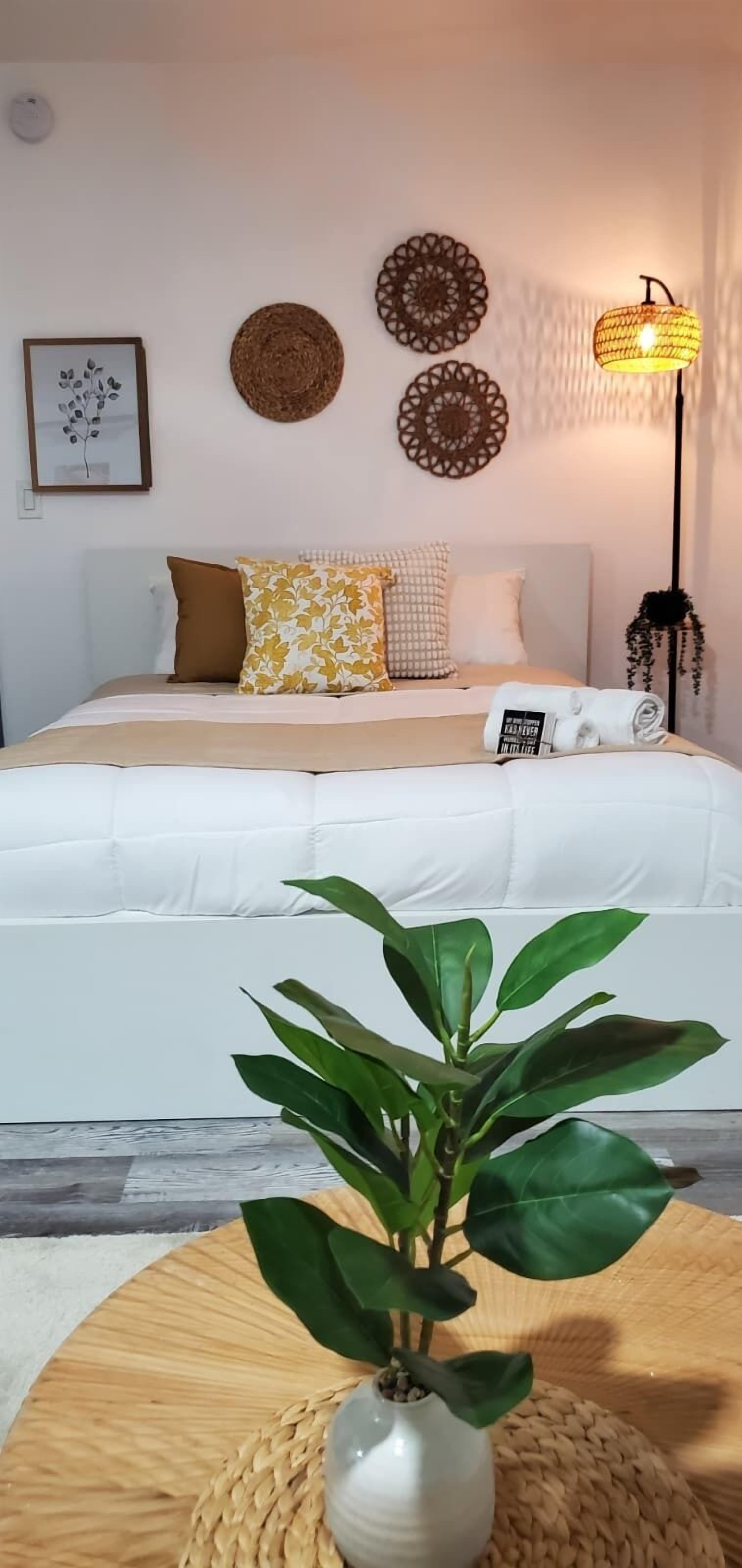 Standard Studio, Kitchenette | Free WiFi, bed sheets