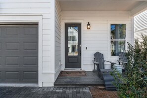Exterior detail - NEW LISTING. Inlet Treasure 197 | Spacious Beach Getaway | Sleeps 10 "Great prices" (Inlet Beach)