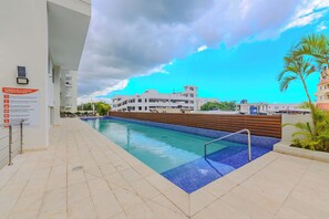 15 kolam renang outdoor